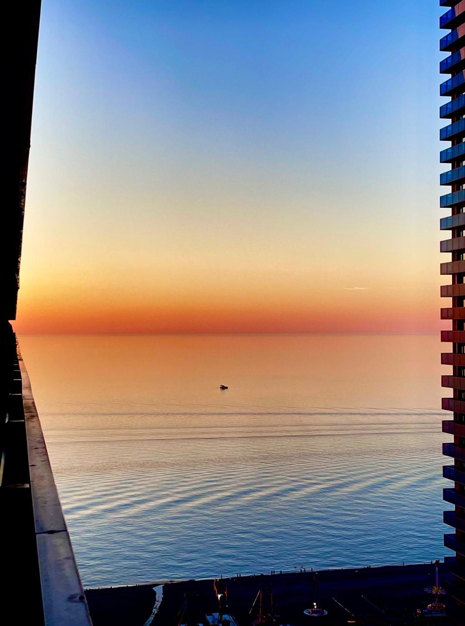 Sky Apartments Batumi Eksteriør bilde